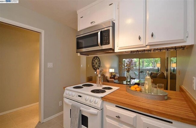 Building Photo - 325 Kitty Hawk Rd