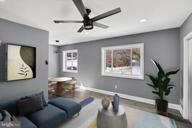 Building Photo - 146 Joliet St