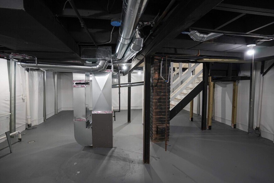 Building Photo - Fully Renovated 3-Bedroom Home – Move-In Ready for You!