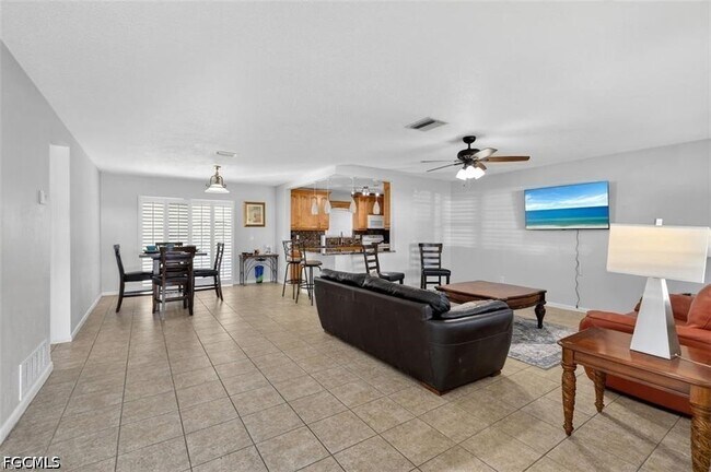Building Photo - 211 S Lake Dr