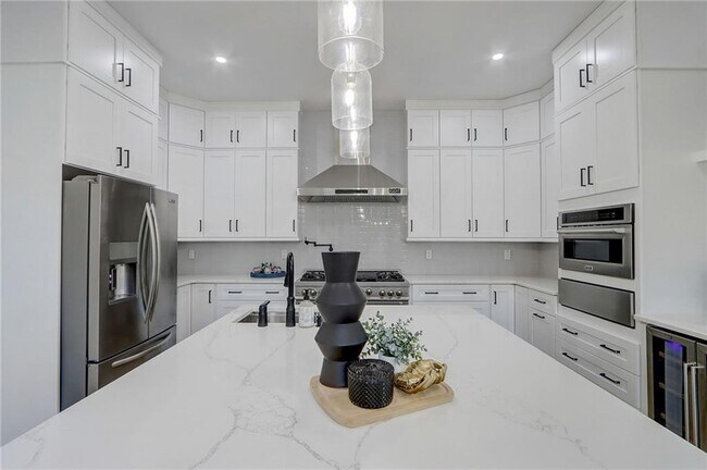 Building Photo - 2014 Cambridge Ave