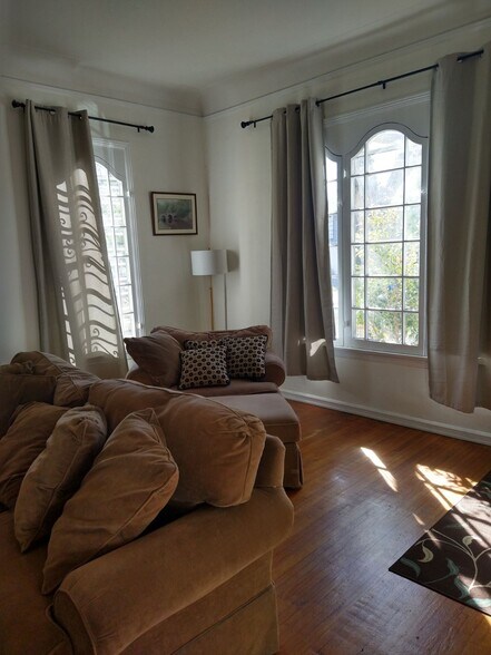 Primary Photo - 6253 Commodore Sloat Dr