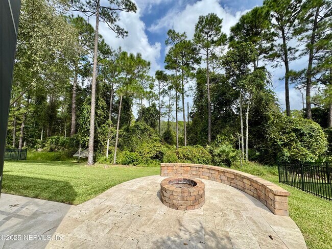 Building Photo - 642 Port Charlotte Dr