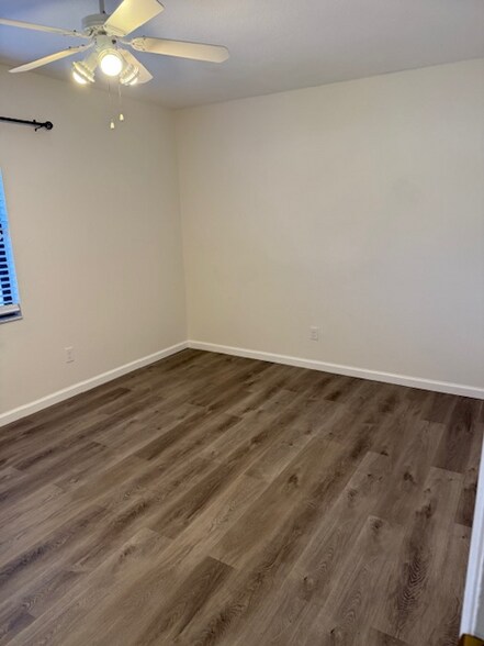 Building Photo - 639 Meadowvale Dr