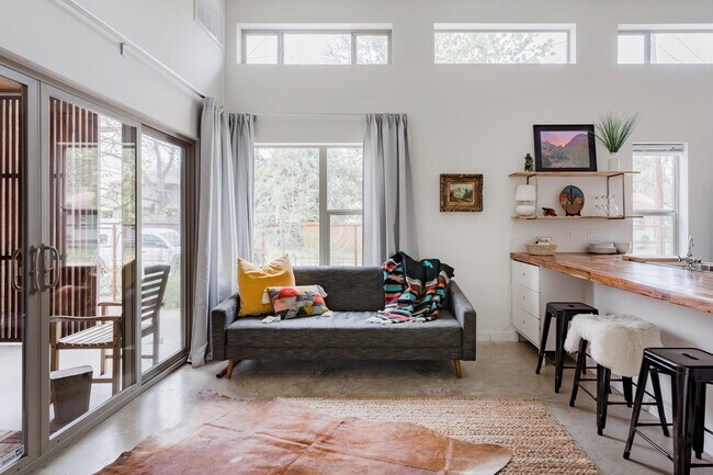 Building Photo - 55 Lynn St