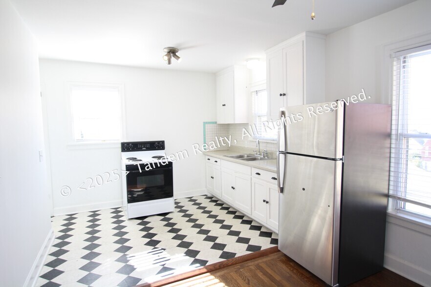 Building Photo - 720 Powers Ave