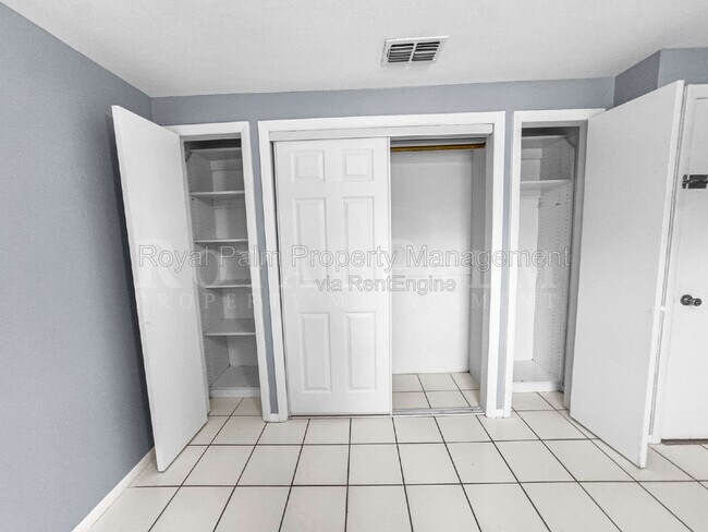 Building Photo - 6617 Warwick Cir