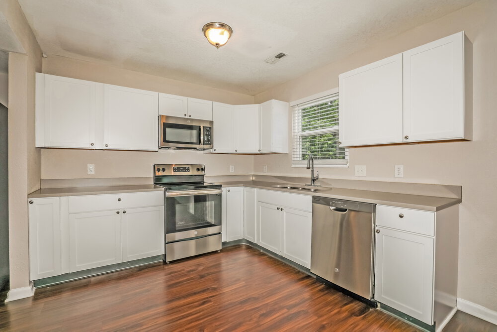 Building Photo - 304 E Pine Ridge Dr