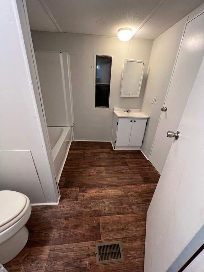 Building Photo - 691 Julia St