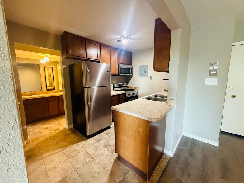 Building Photo - 2227 Canyon Blvd