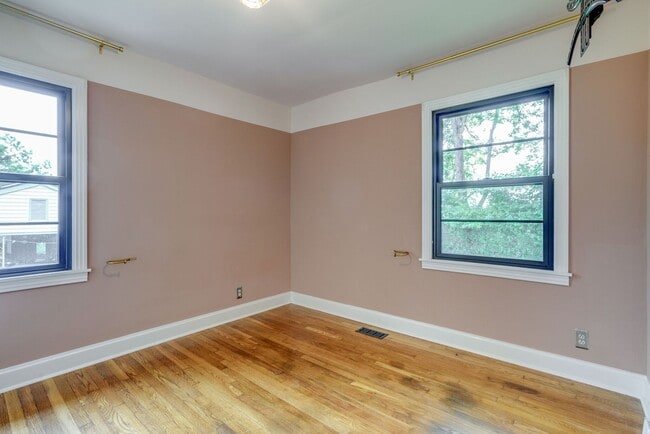 Building Photo - Coming Soon! - 9/24 Renovated Mid-Century ...