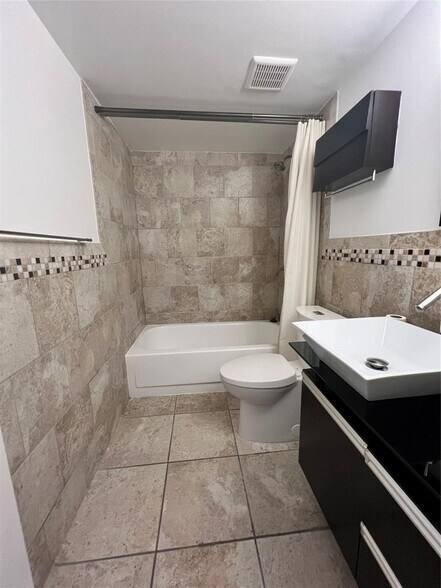 Building Photo - 2352 NW 37th Ave