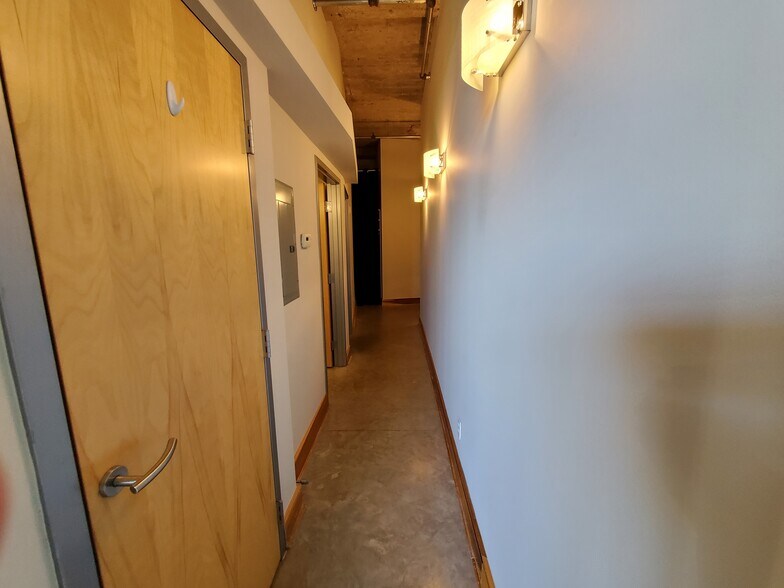 Building Photo - 411 N 22nd St