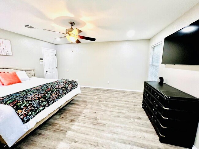 Building Photo - 1002 Port Daniel Dr