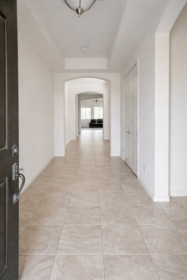 Building Photo - 4070 S Pearl Dr