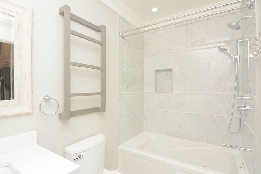 Building Photo - 3453 N Hoyne Ave