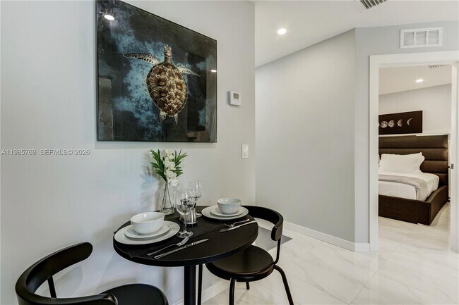 Building Photo - 2302 Taylor St