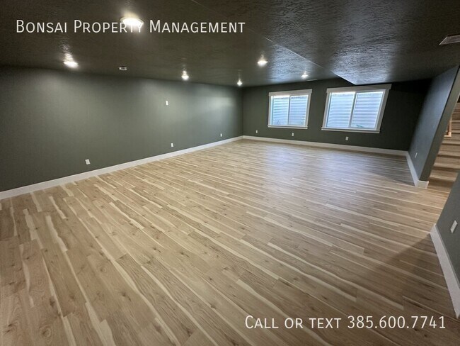 Building Photo - 4554 N Mt Ellen St