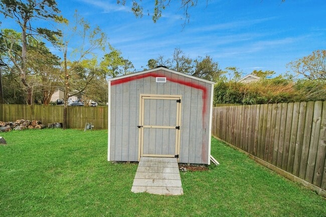 Building Photo - 2806 Oak Dr