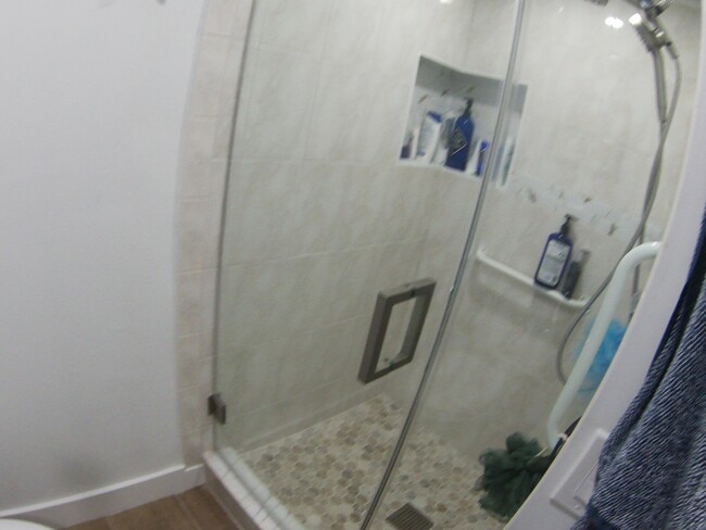 Building Photo - 541 Normandy L