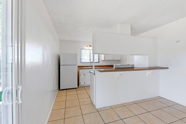 Building Photo - 4931 E De Medici Dr