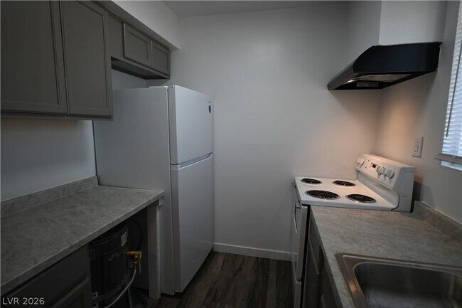 Building Photo - 378 N 13th St