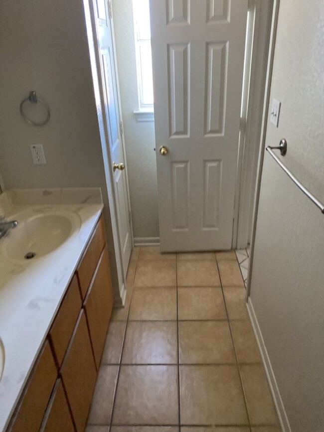 Building Photo - 2801 Seabiscuit Dr