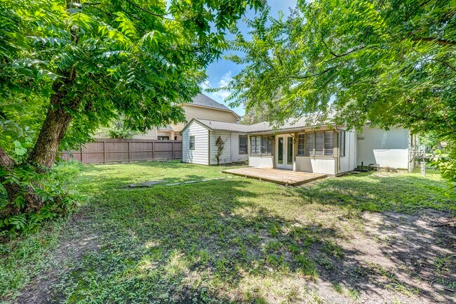 Building Photo - 126 Pamellia Dr