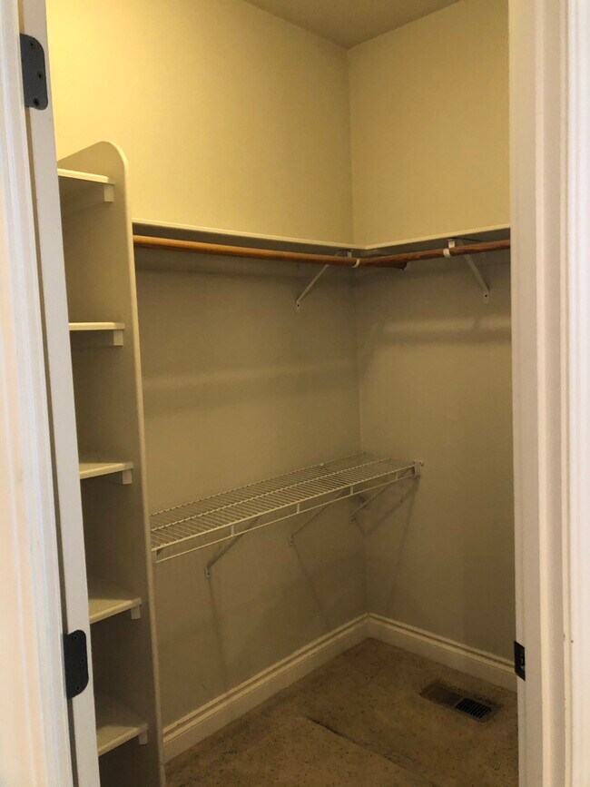 Building Photo - 813 Solano Cir