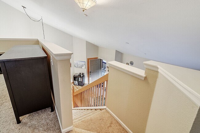 Building Photo - Updated 3bed/3bath! 1 car garage! Heat inc...