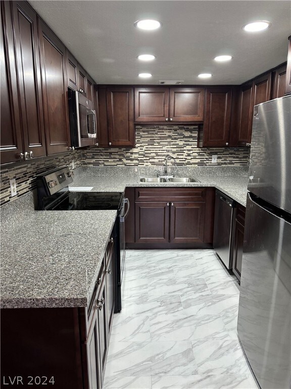 Building Photo - 1121 Willow Tree Dr