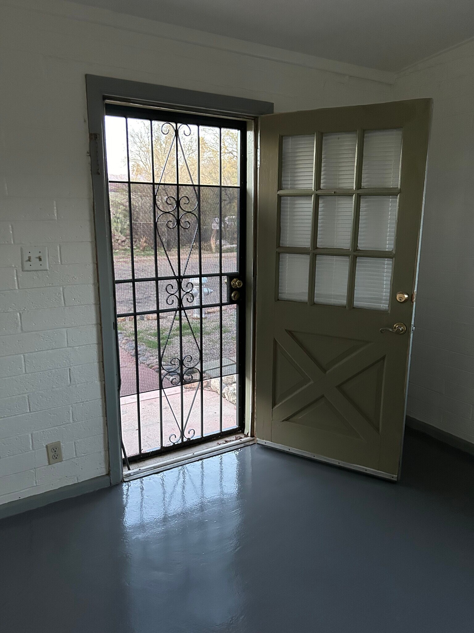 Building Photo - 920 E Freeman Pl