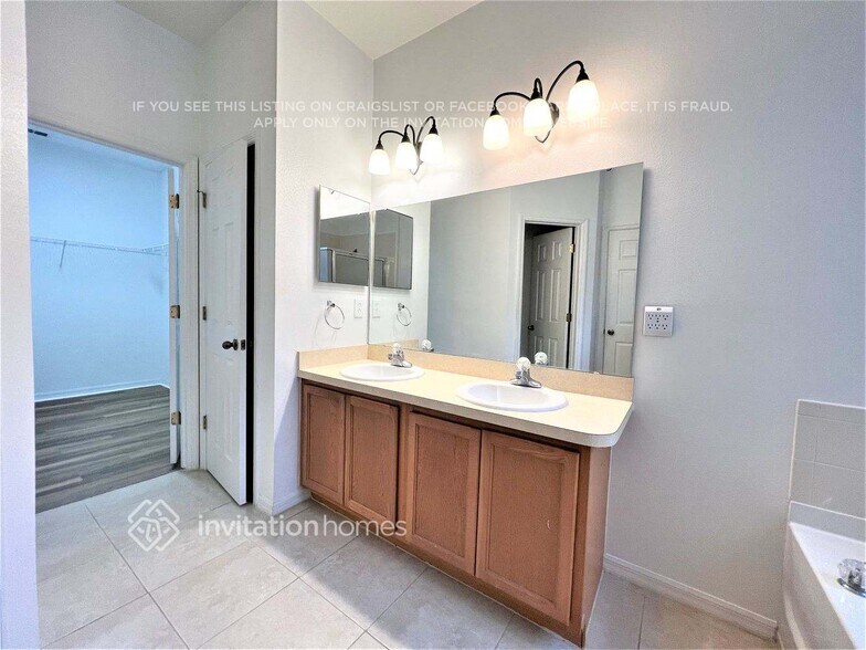 Building Photo - 5008 Gandross Ln