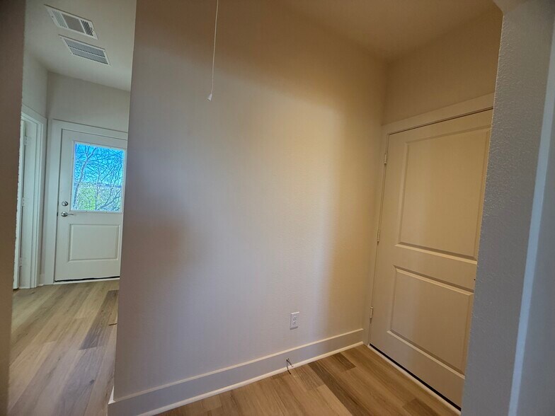 Building Photo - 207 Railroad Ave