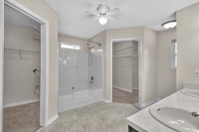 Building Photo - 9033 Bluebay Ln