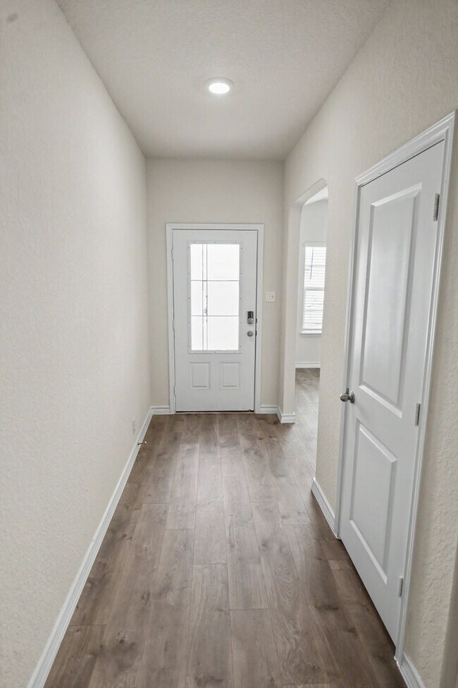 Building Photo - Like-New Cibolo Home with Flexible Living Space - Realtor Commission: $500