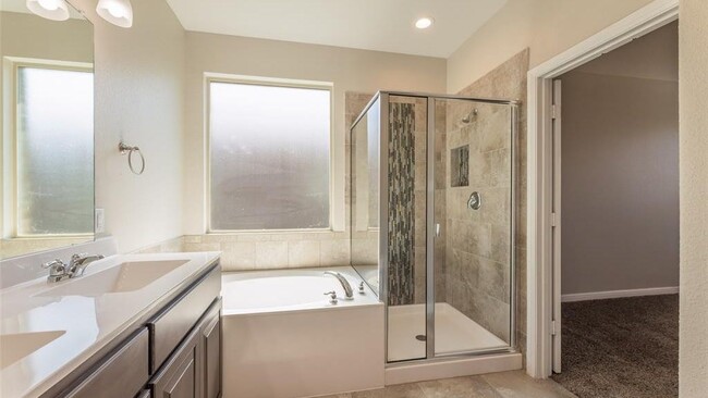 Building Photo - 1000 Meadow Scape Dr