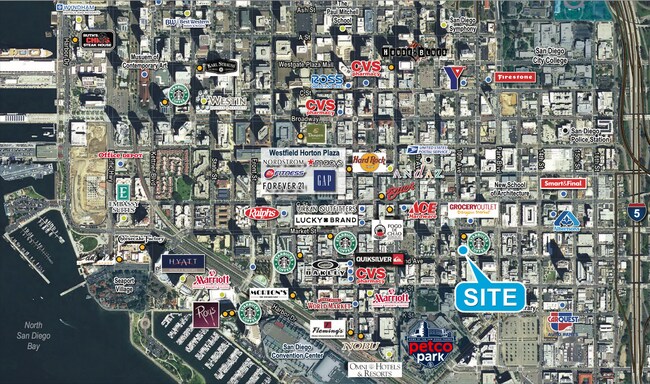 Building Photo - Modern 10-Room Downtown Gem – Ideal for Fl...