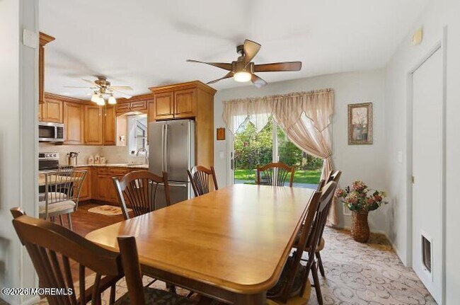 Building Photo - 1163 Manor Dr