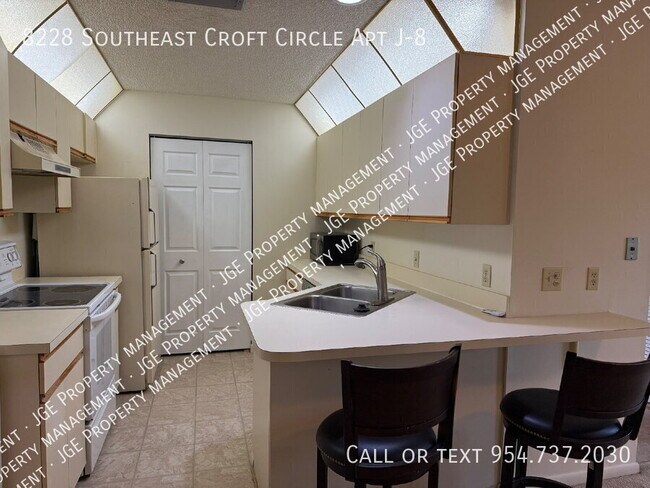 Building Photo - 8228 SE Croft Cir