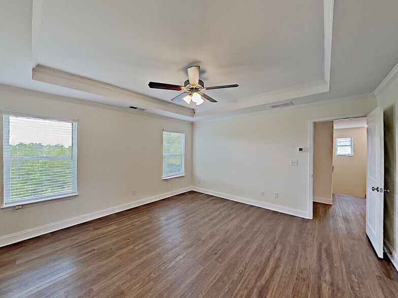 Building Photo - 1124 Livengood Wy