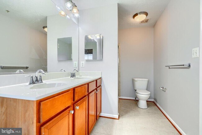 Building Photo - 736 Wineberry Way