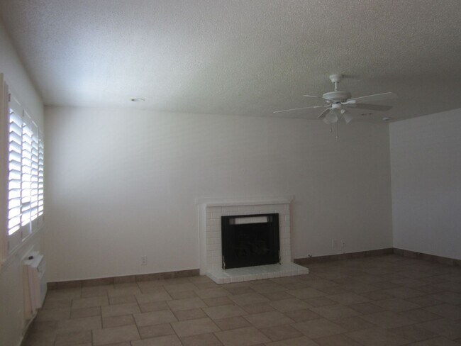 Building Photo - Immaculate 2 Bedroom Loma Linda Duplex