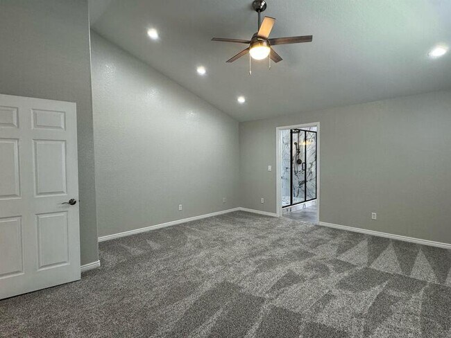 Building Photo - 135 Galapago St
