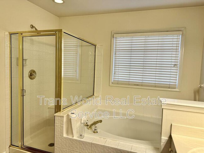 Building Photo - 8595 River Walk Landing