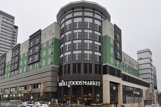 Building Photo - 10631 Montrose Ave