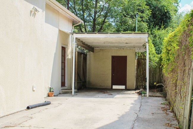 Building Photo - 3-BEDROOM IN ALAMO HEIGHTS W/ POOL