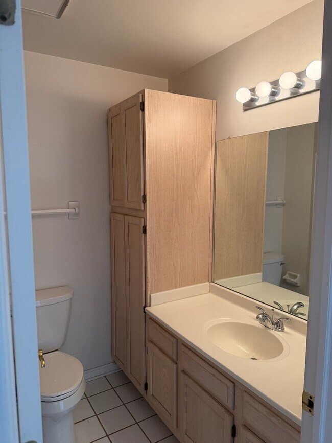 Building Photo - 114 Woodbury Ln