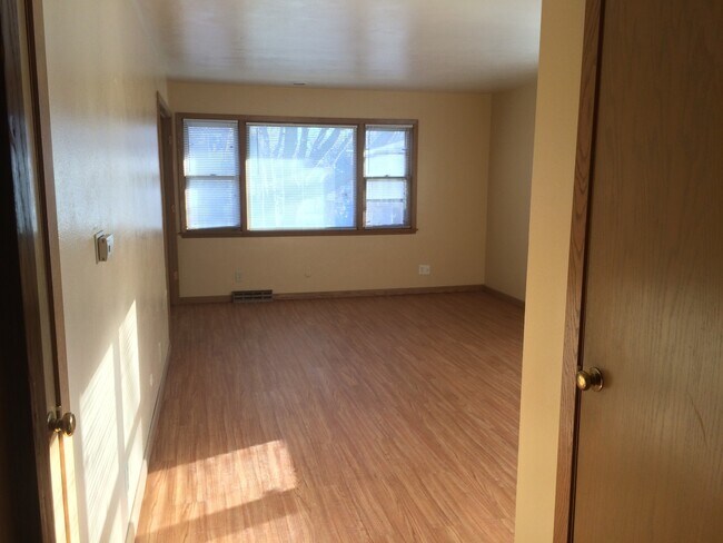 Building Photo - COZY EFFICIENCY LOCATED NEAR DOWNTOWN SIOU...