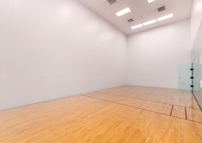 Building Photo - 7147 E Rancho Vista Dr